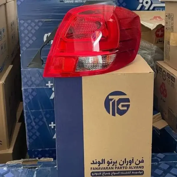 چراغ خطر عقب کوییک
  راست روی گلگیر (بدنه) فن آوران