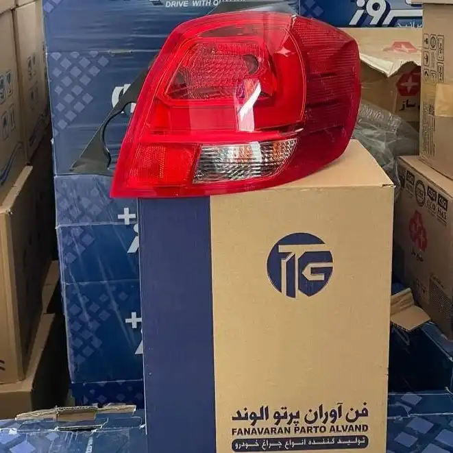 چراغ خطر عقب کوییک
  راست روی گلگیر (بدنه) فن آوران - Image 1